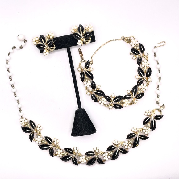 Coro Vintage RARE Black Enamel White Bead Parure Necklace Earrings Bracelet Set - Picture 1 of 16